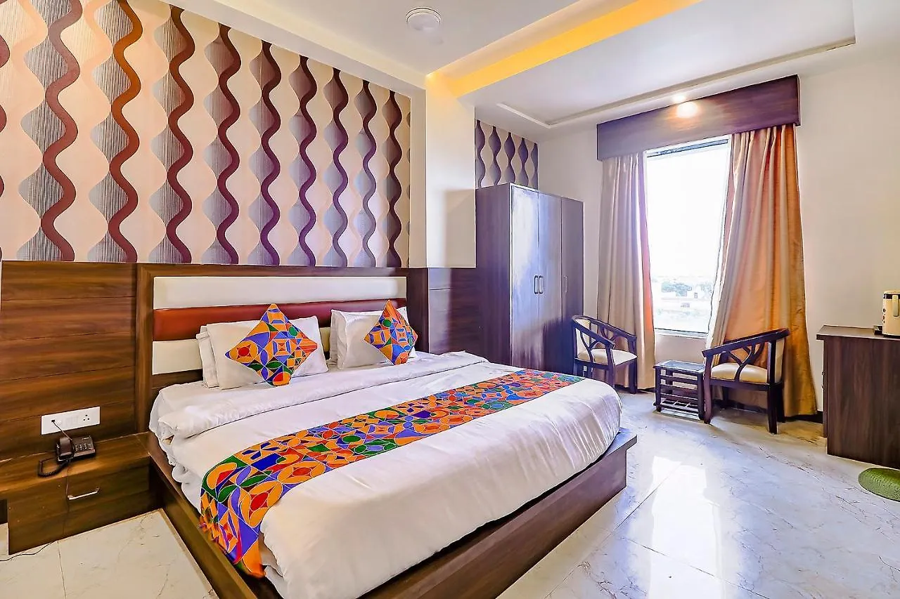 *** Hotel Fabhotel World Link Agra  India